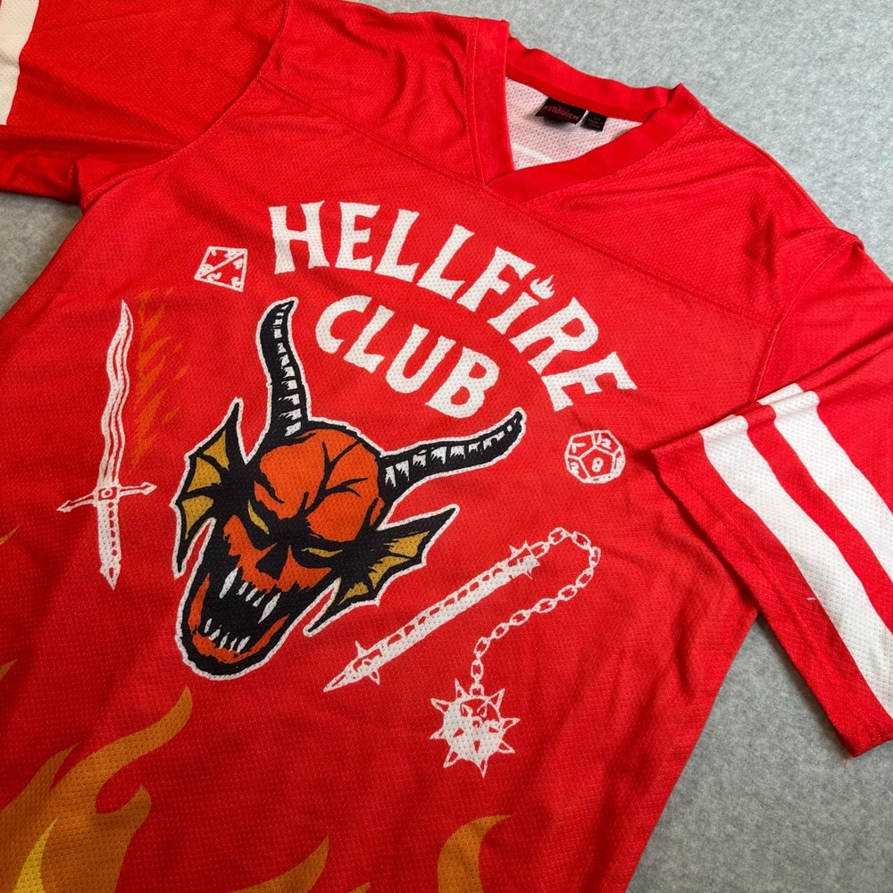 Stranger Things Hellfire Club Jersey Red Mesh 86 Flame Print Large Netflix